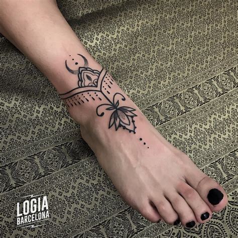 imagenes de tatuajes en el pie para mujeres|Ideas bellas de tatuajes en pies para mujeres